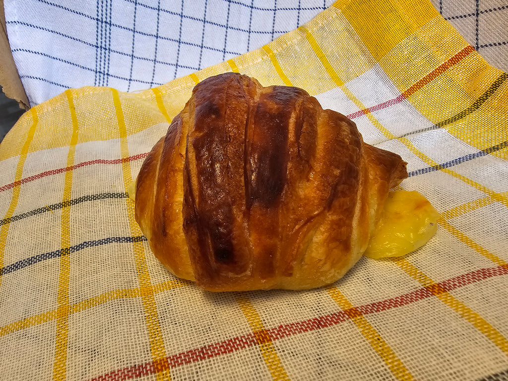 Sajtos-sonkás croissant