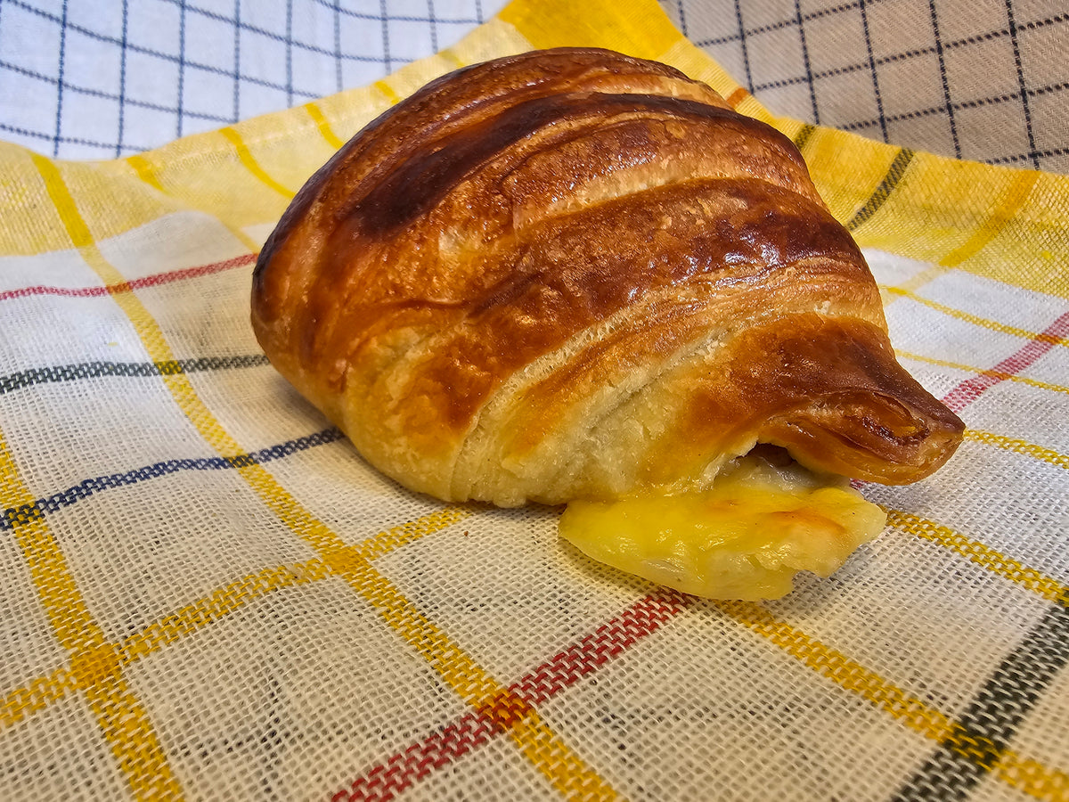Sajtos-sonkás croissant