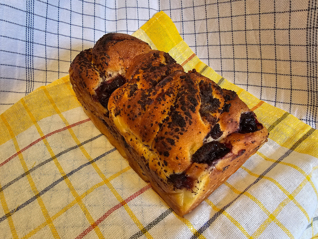 Meggyes-mákos babka